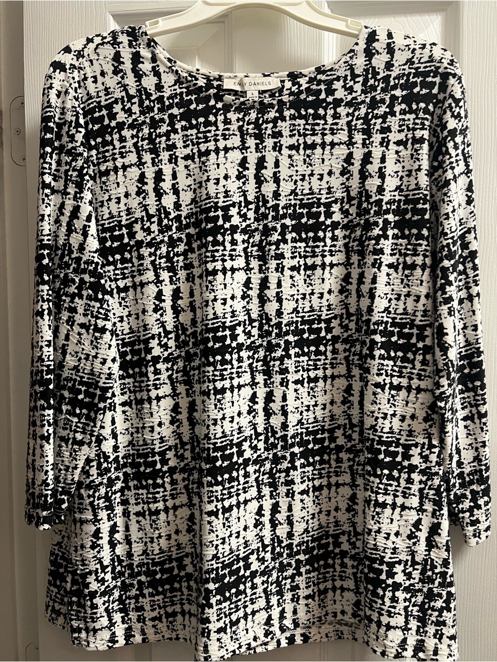 Emily Daniels Black & White Abstract Grid Long-Sleeve Tee